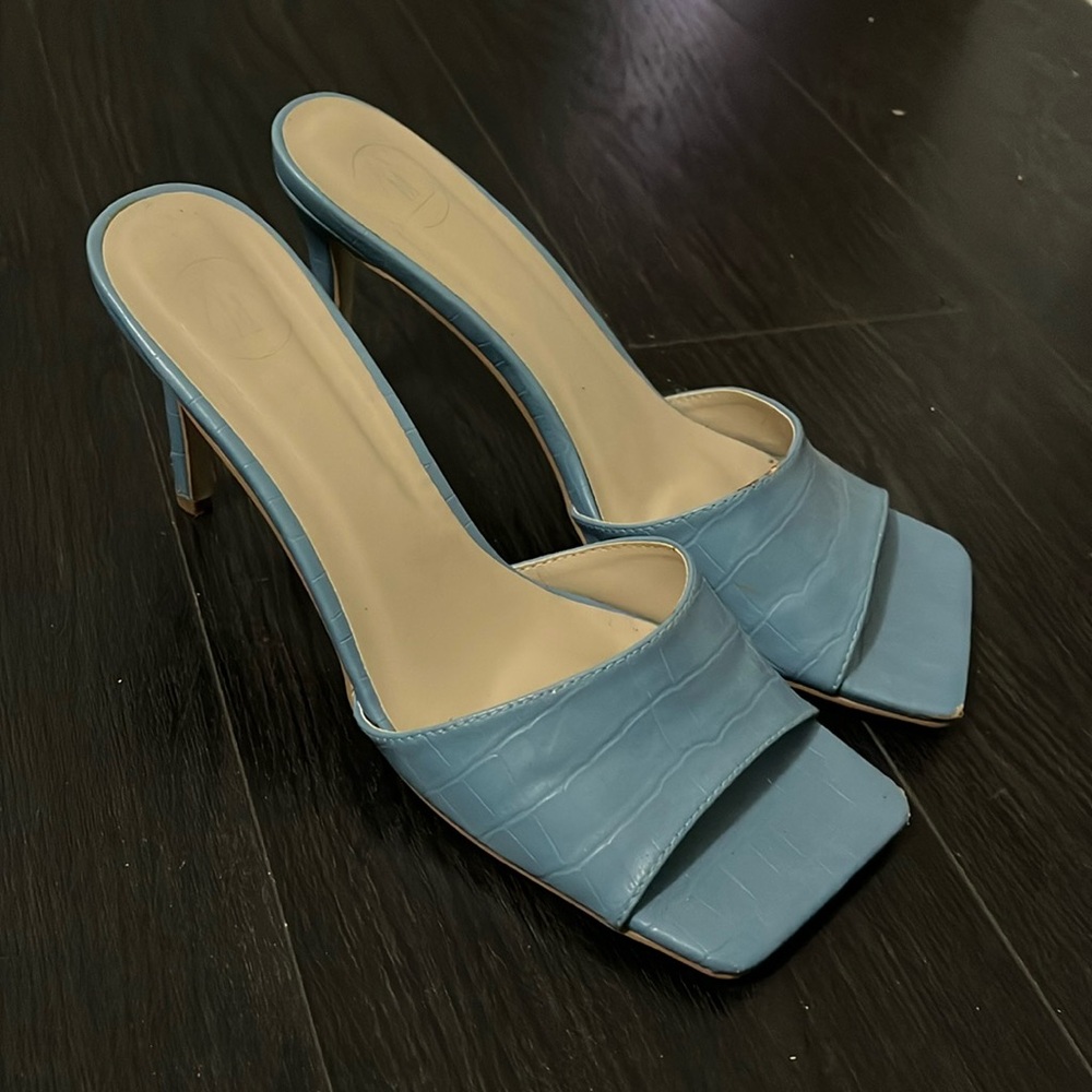 Blue mule heel